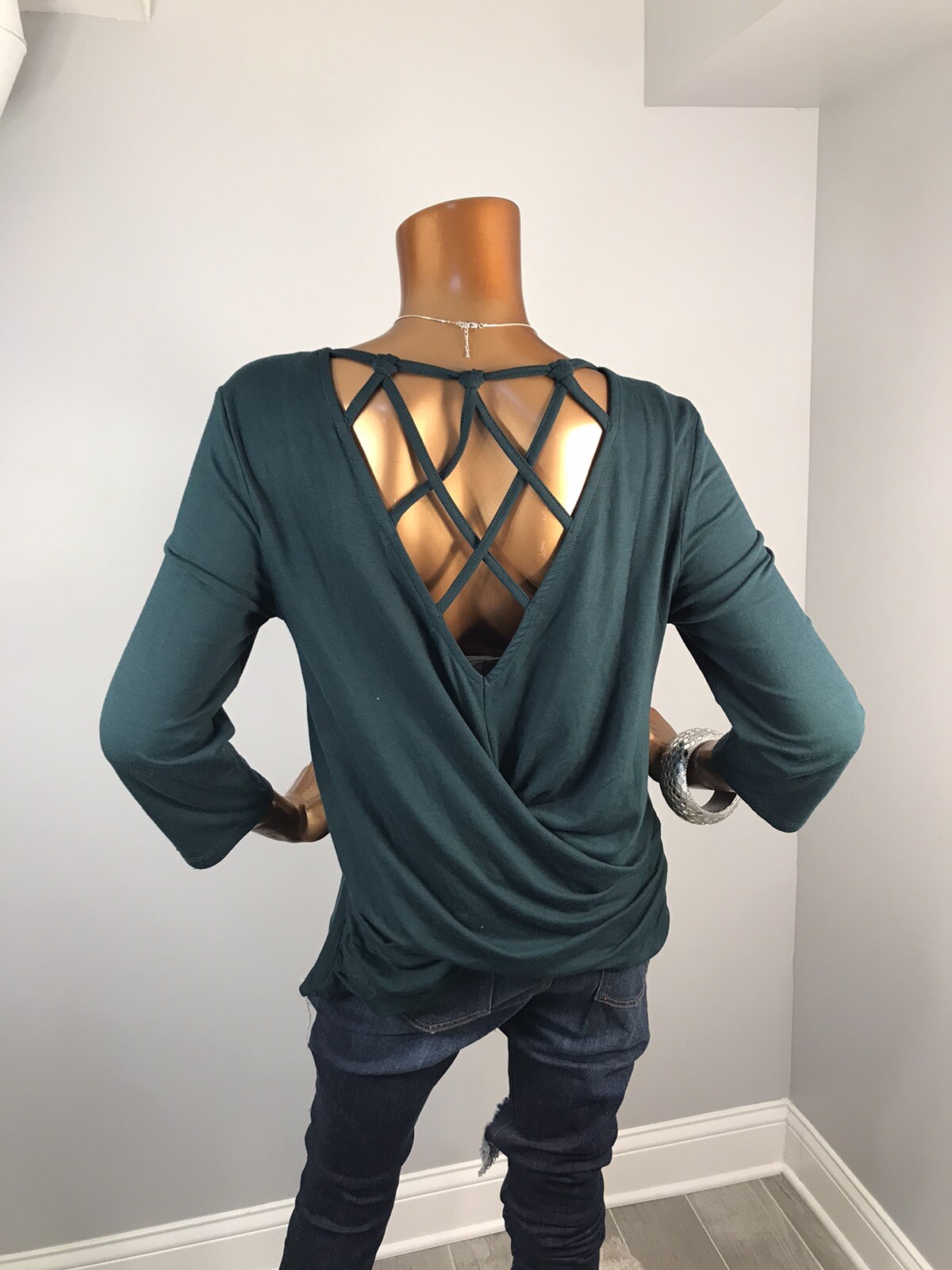 New York & Company L Top NWT $44 Green Shirt Crew Neck Twisted Back Blouse 3/4Sl