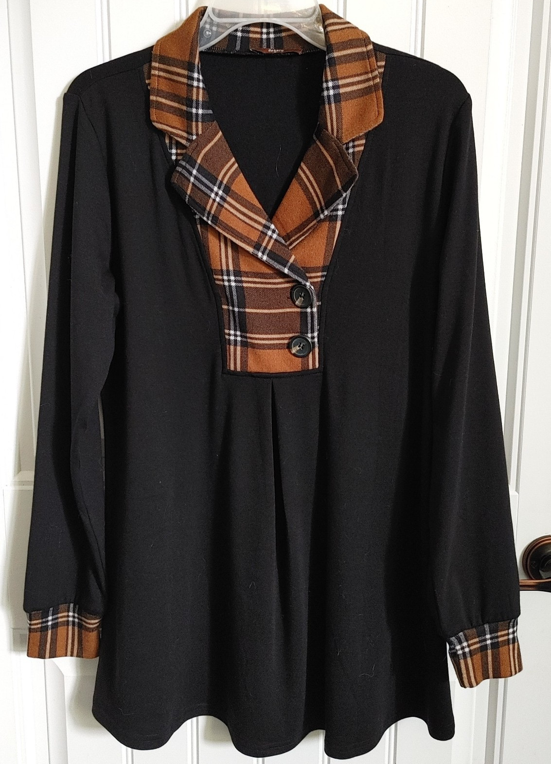 Gaharu Women’s Black & Brown Plaid Collared Long Sleeve Top w/Matching Cuffs Med