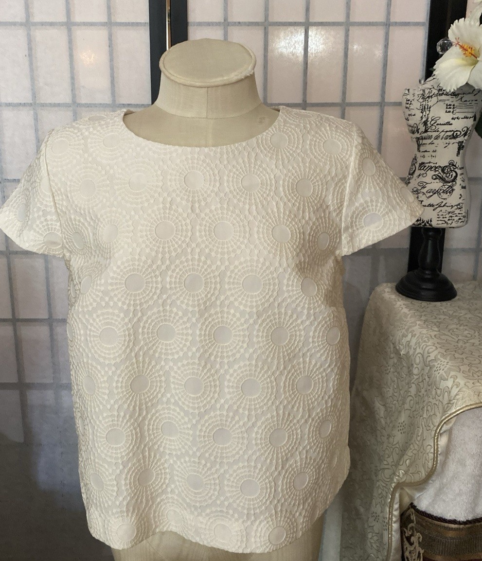 Kensie Women M Beige Poly-Backed Stretch Crochet Top Decorative Zipper & Pull