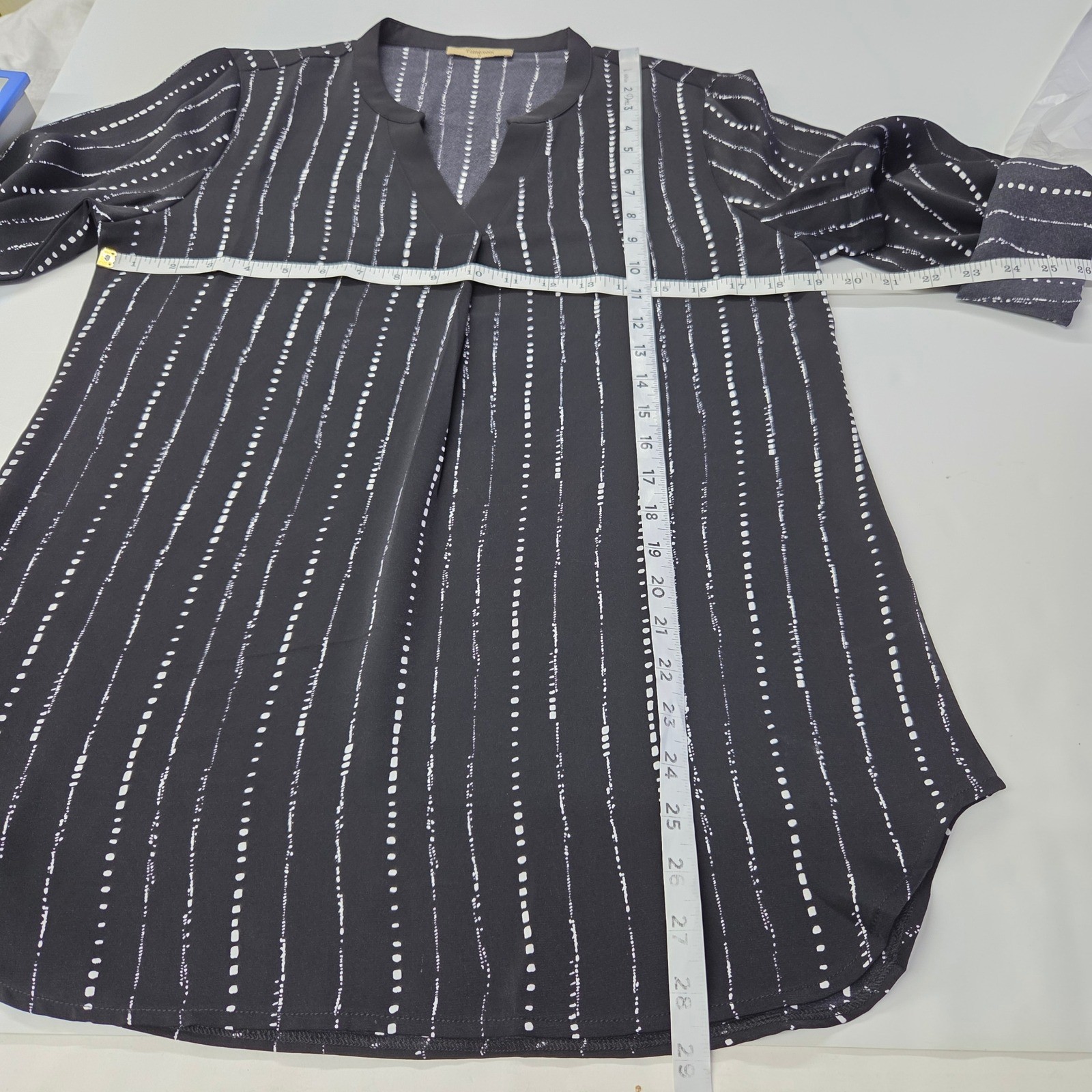 Timeson Womens Medium Black White Dotted Stripe V-Neck Roll Tab Sleeve Blouse
