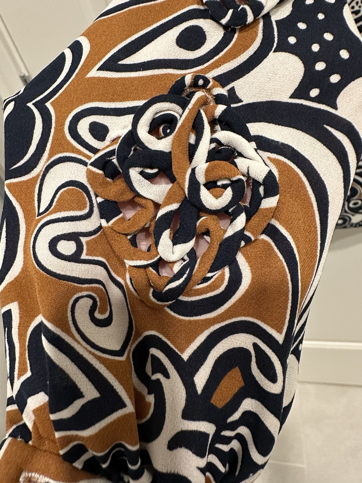 Tory Burch 100% Silk Blouse Sz 0 Funky Swirl print Blue/Brown Designer Dry Clean