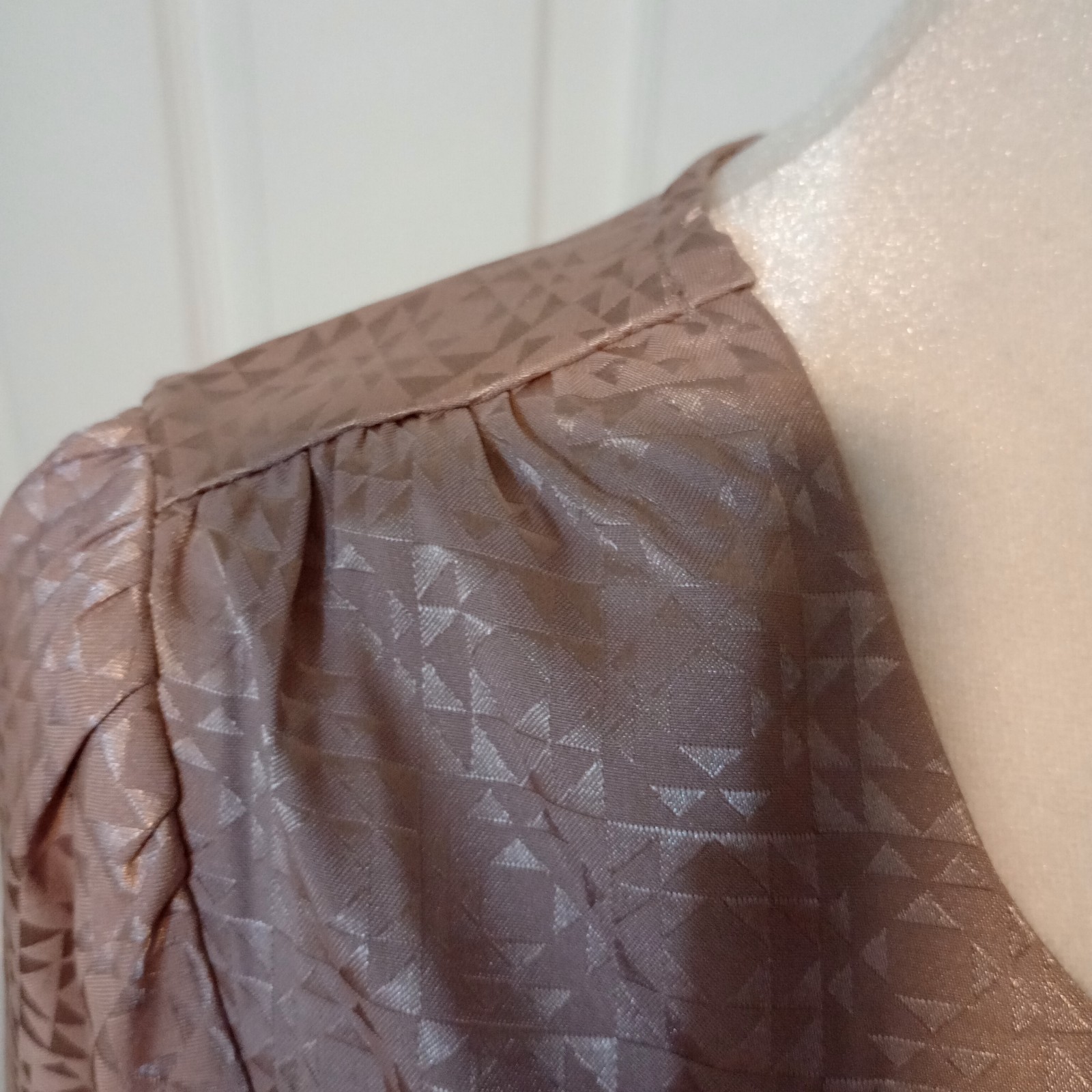 AUW Women’s Size M Satin Top Beige Aztec Elastic Waist & Wrists 3/4 Sleeve LNC