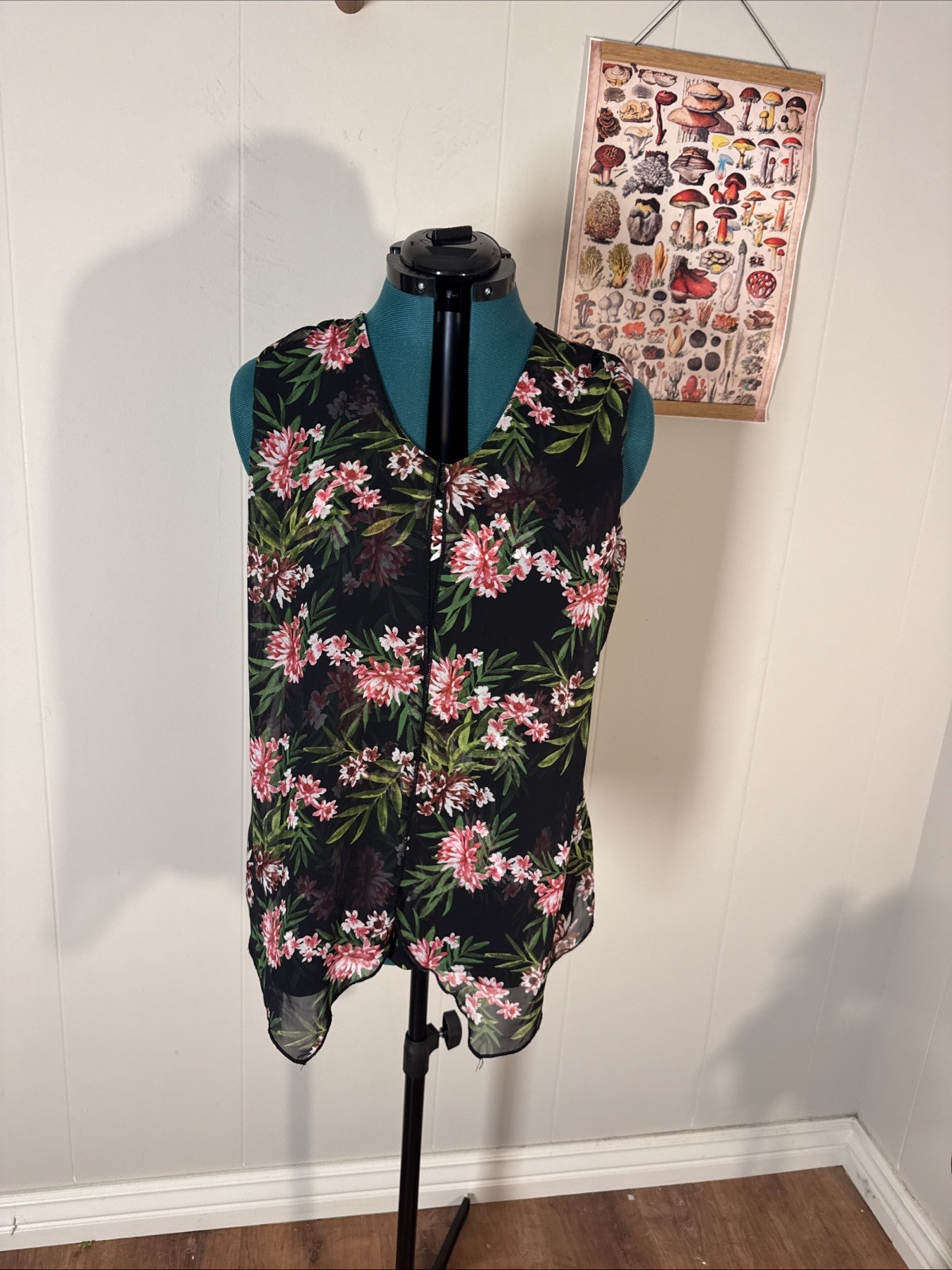 Adele and May Semi-Sheer Lined Sleeveless Blouse Black Floral Print Size XL