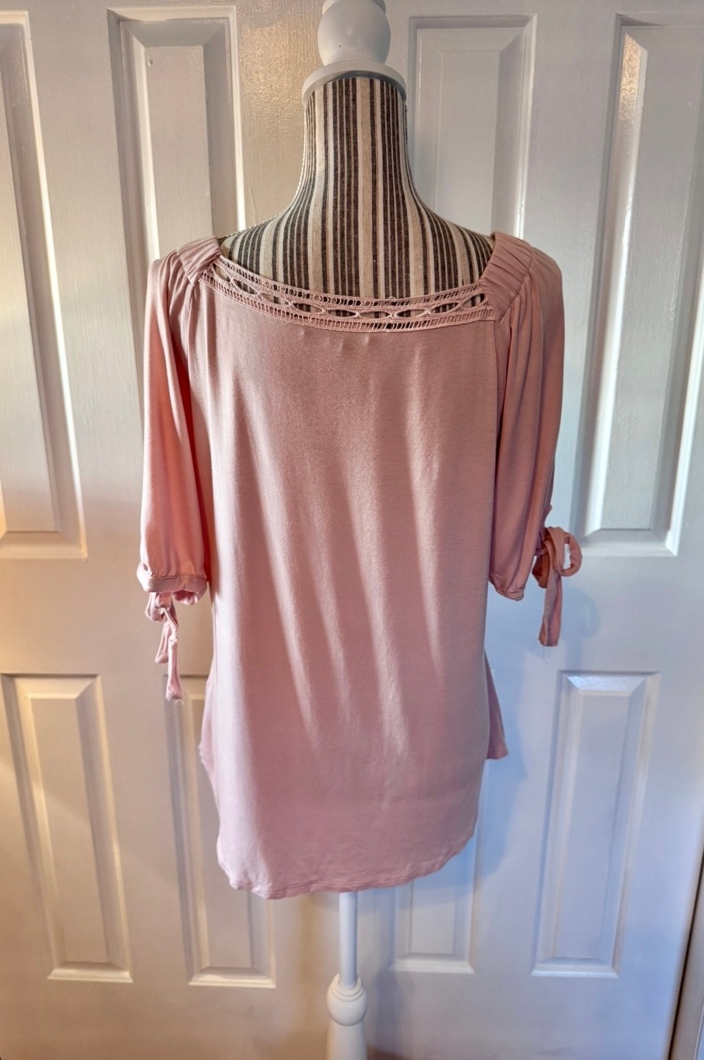Women’s Cable & Gauge Blouse Size L Pink Crochet Neck Tie Sleeve Top