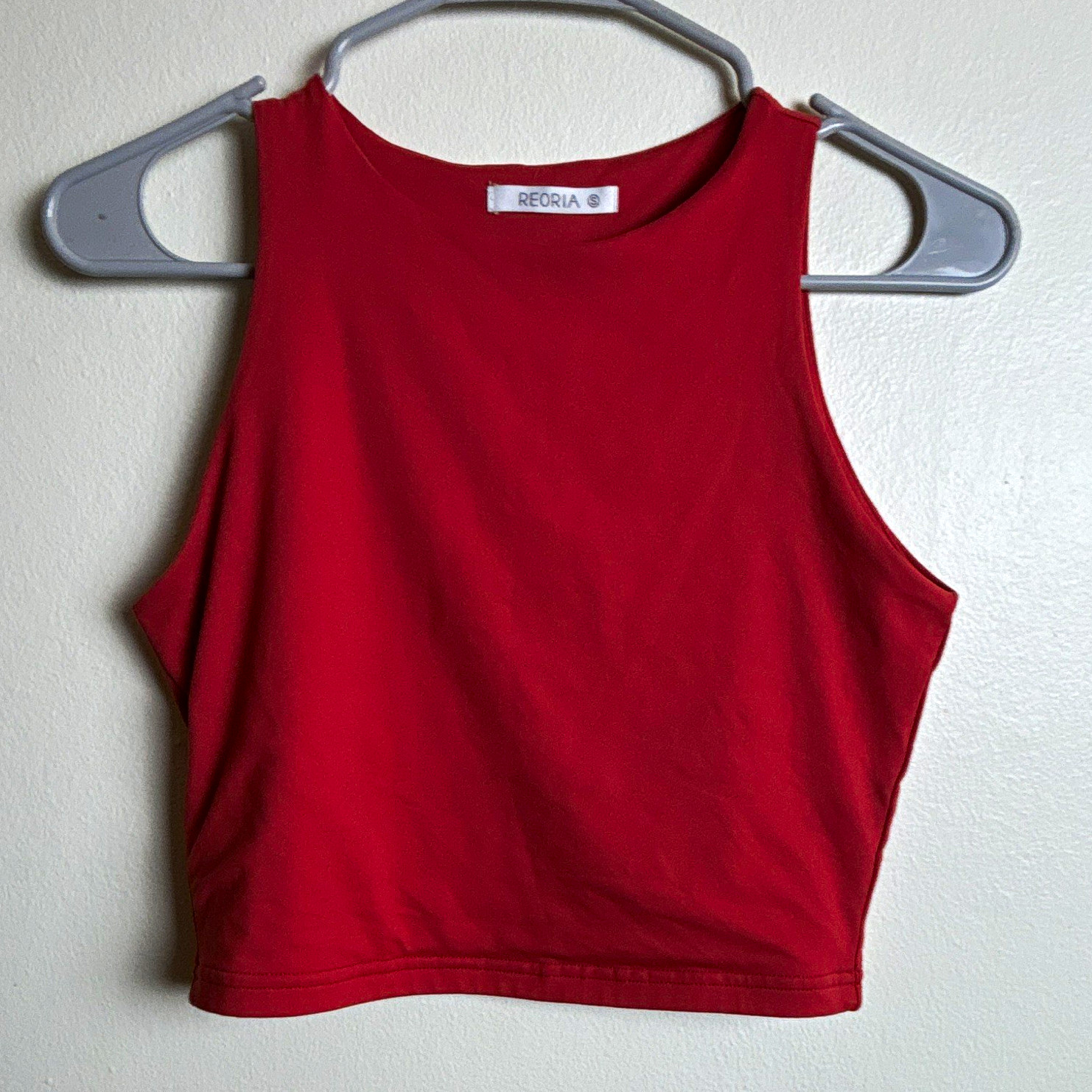 REORIA Women’s Red Solid Round Neck Sleeveless Cropped Pullover Tank Top S