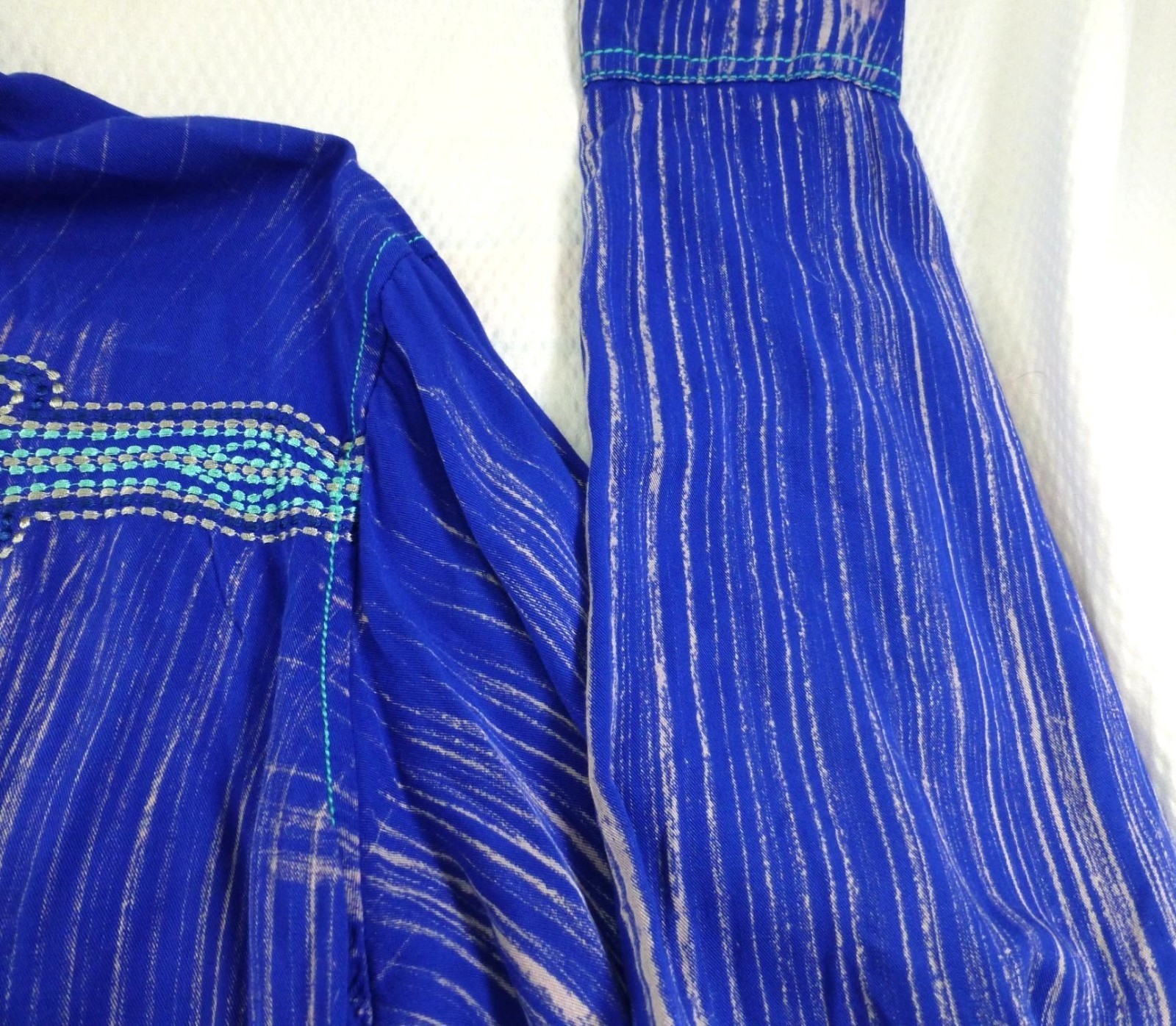 NWT Cowgirl Up Embroidered Yoke Western Jewel Embellished Shirt Blue Pinstripe L