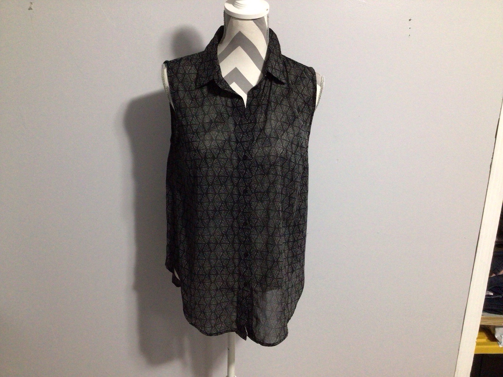 HM Gray Black Polyester Sleeveless Button Front Collared Sheer Shirt M