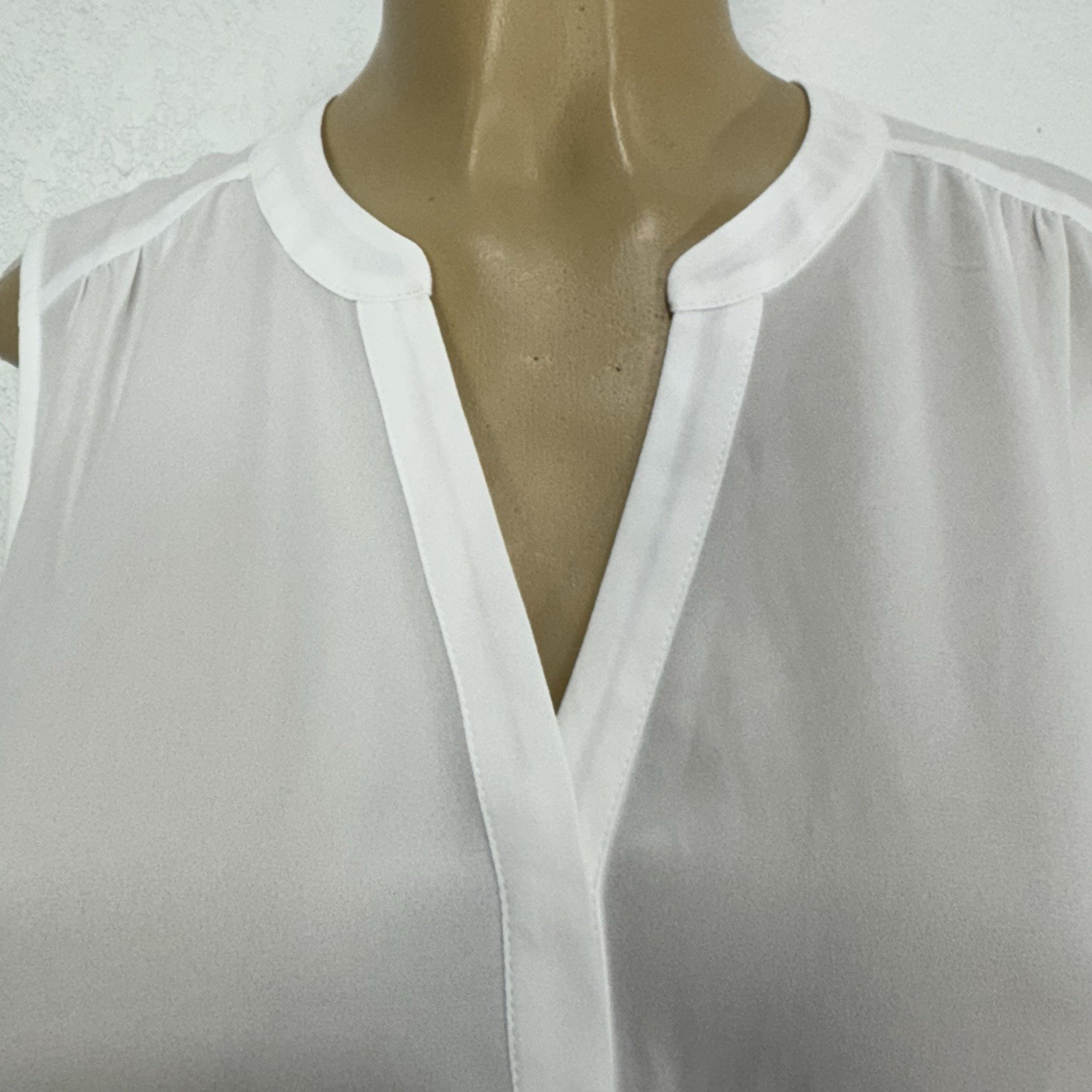NYDJ White Pintuck Sleeveless Cami Shirt Womens Size S Casual Hiden Button Tops
