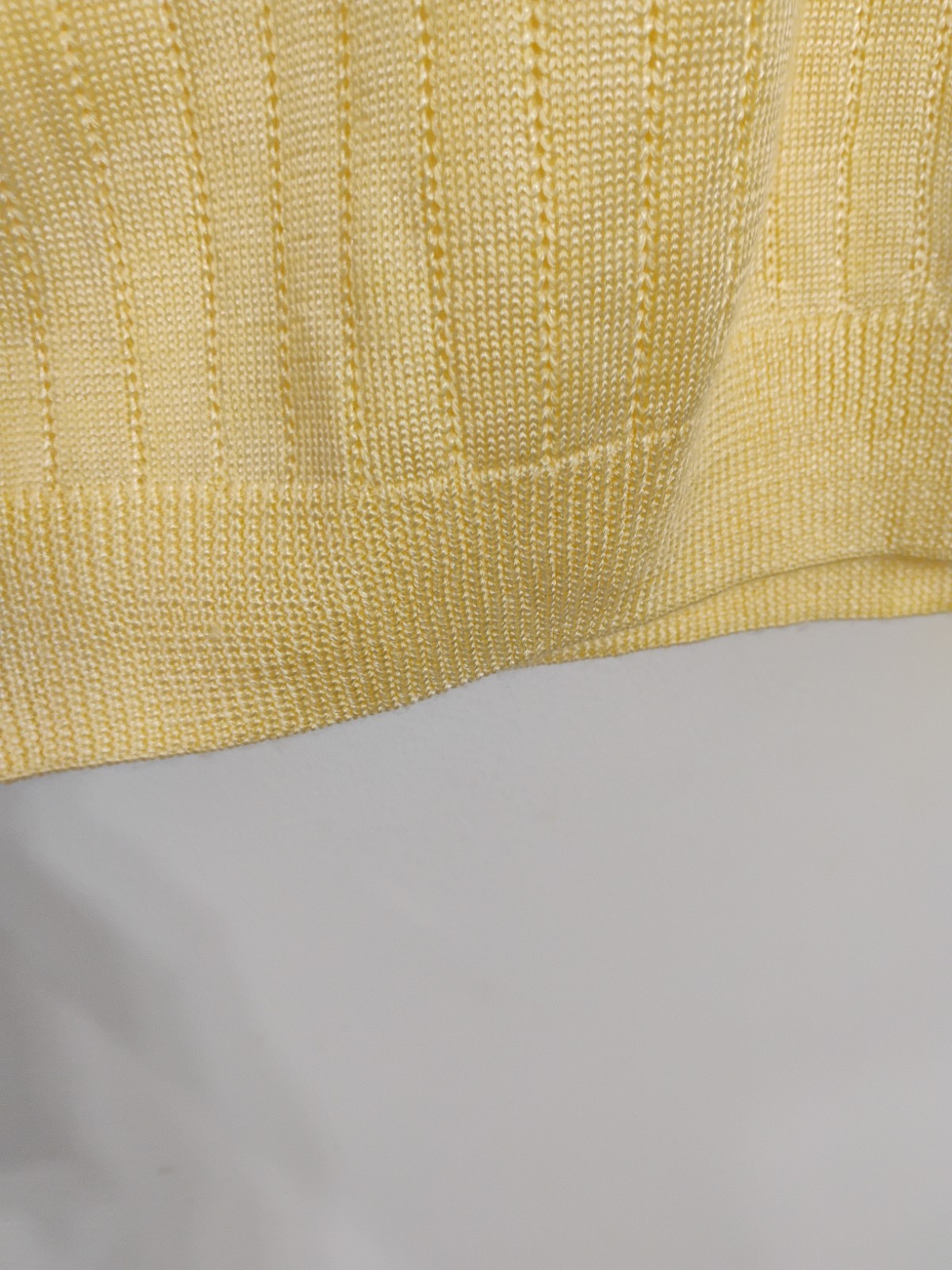 Women’s Drapers and Damons Lightweight Yellow Sweater Size PXL with Round Neck