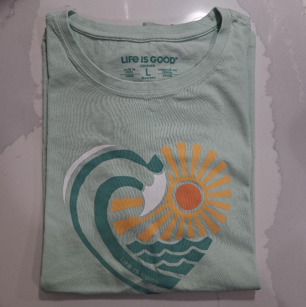 Life is Good Women’s Wave Heart Seafoam Green Large Crusher T-Shirt
