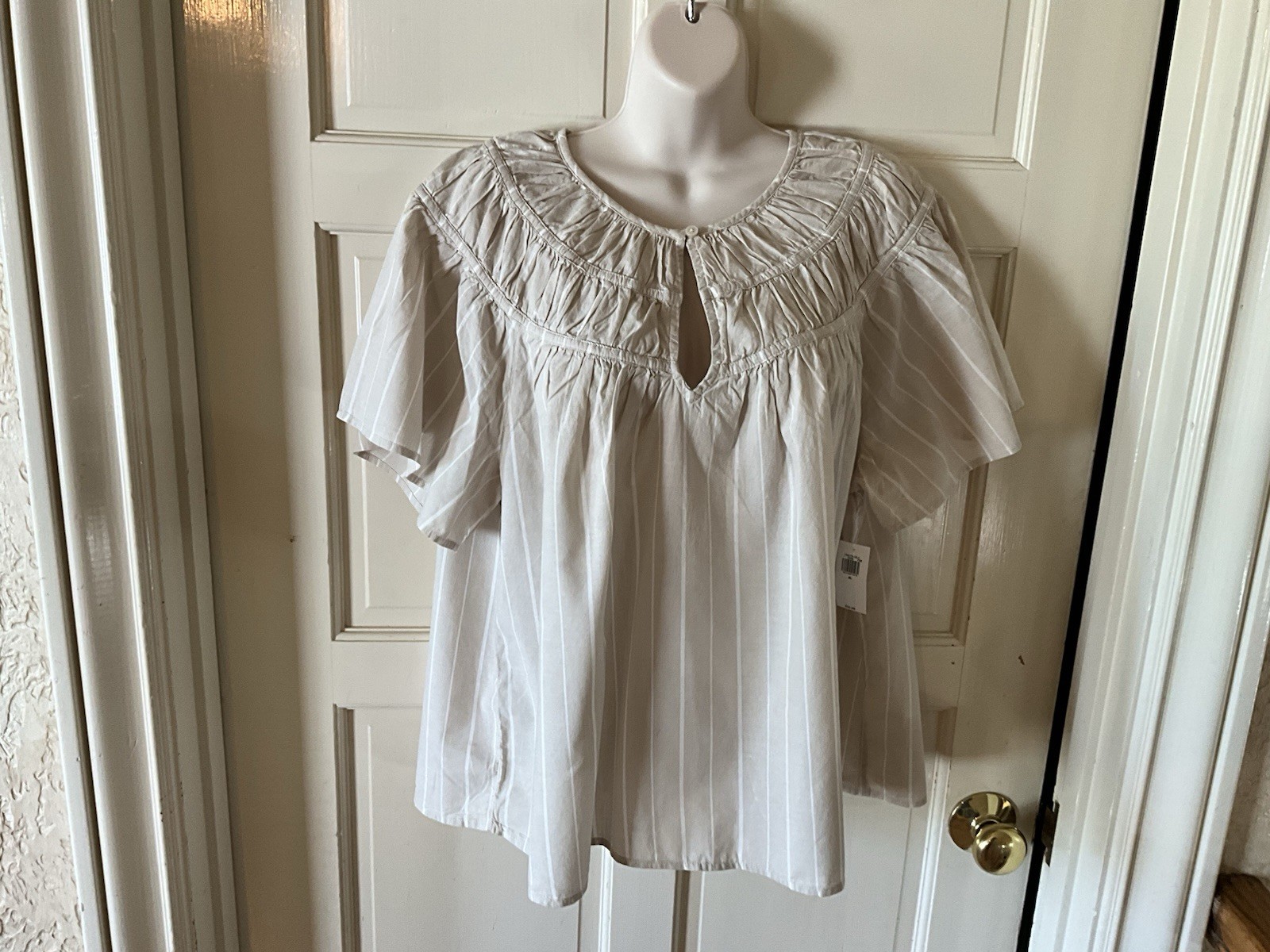 NWT Old Navy tan with white stripes blouse size extra large retails $35