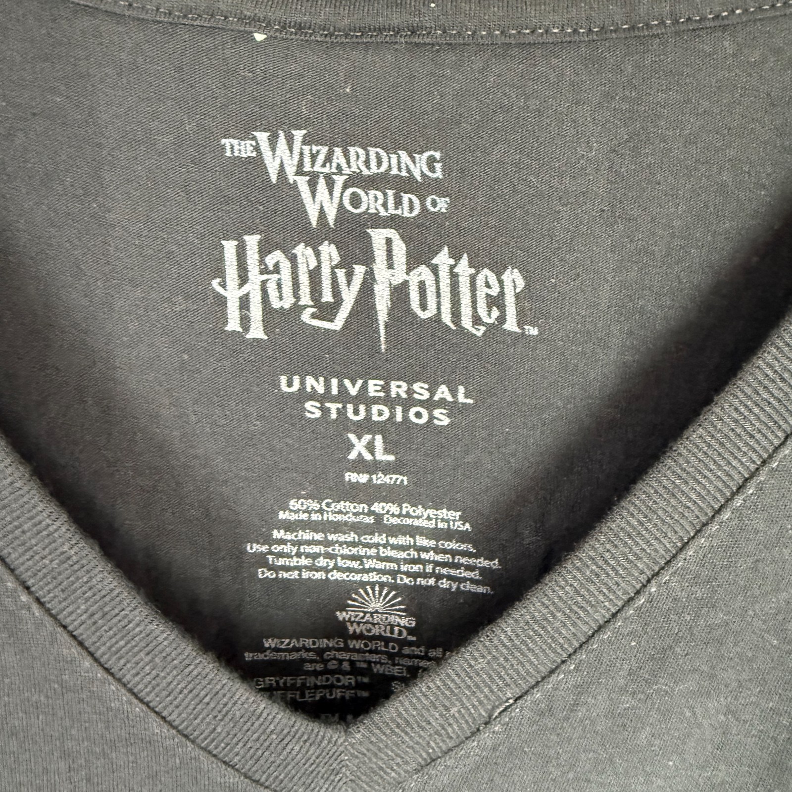 NWT Universal Studios The Wizarding World of Harry Potter Hogwarts T-Shirt XL