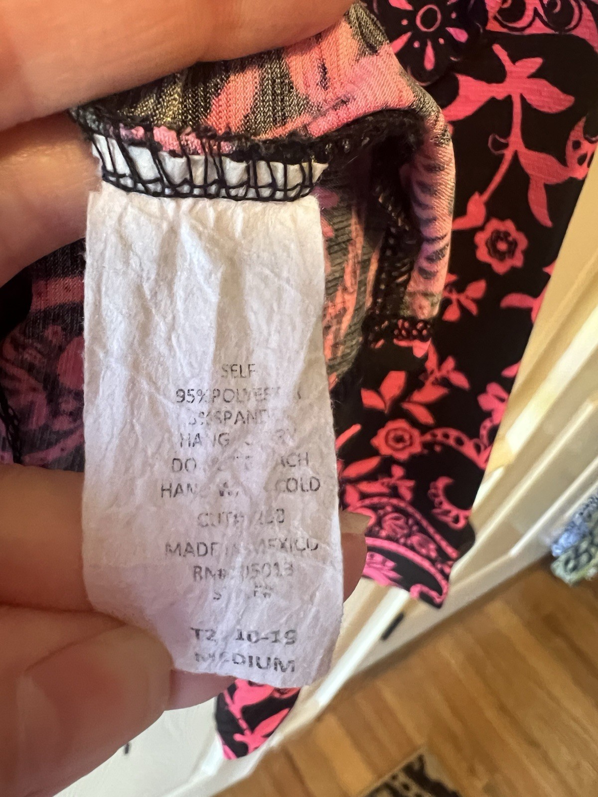 Dear Scarlett Blouse Medium Black Pink Paisley Floral Travel Knit Stretch Top