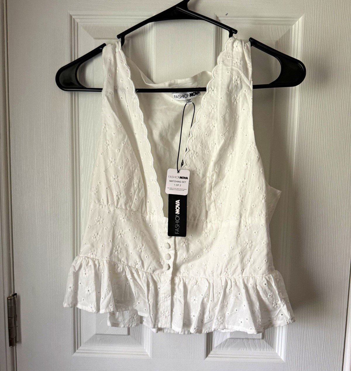 Fashion Nova Womens M White Solid Eyelet V-Neck Sleeveless Ruffle Tank Top