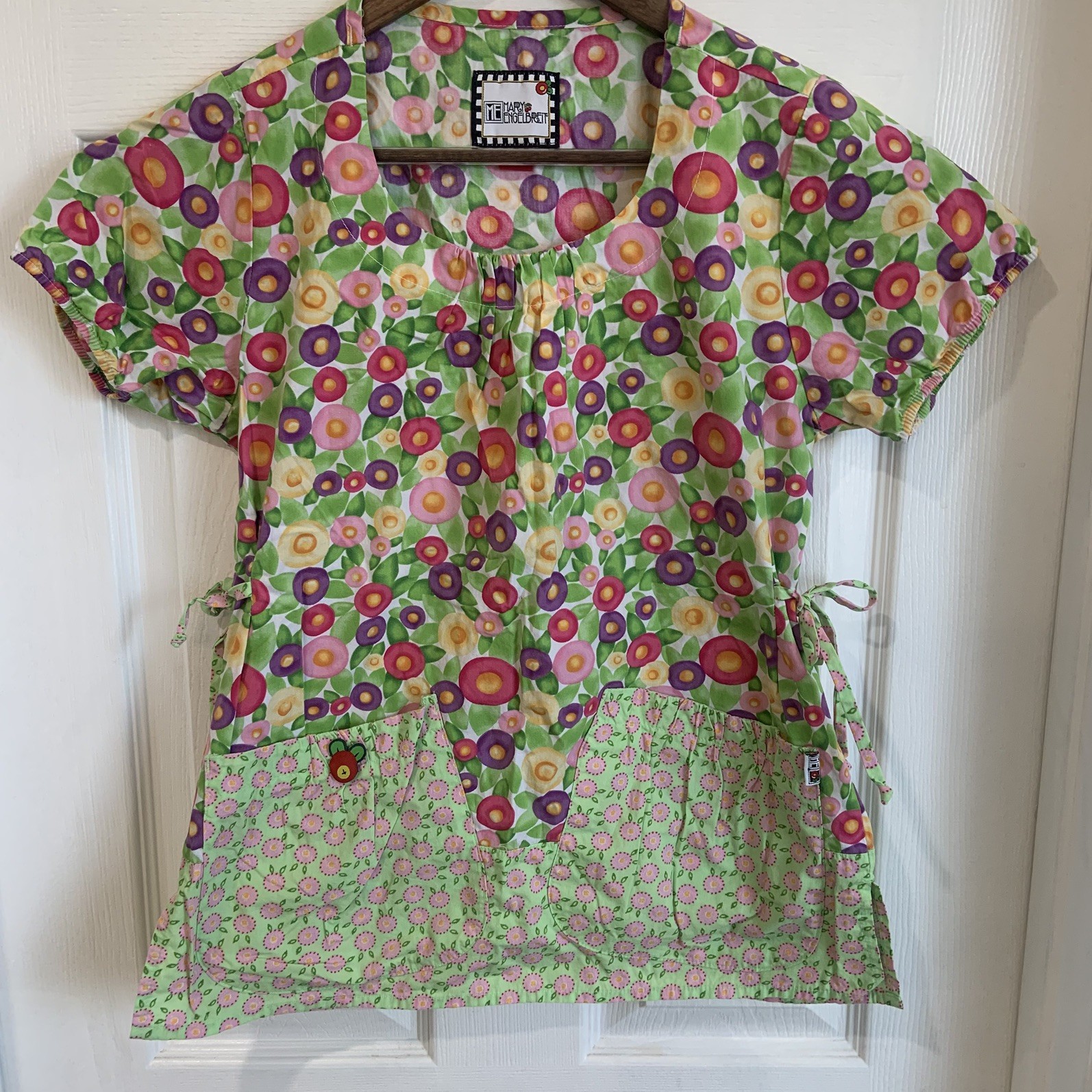 Mary Engelbreit Scrub Garden Smock Apron Top with large Pockets & Cherry Size XS