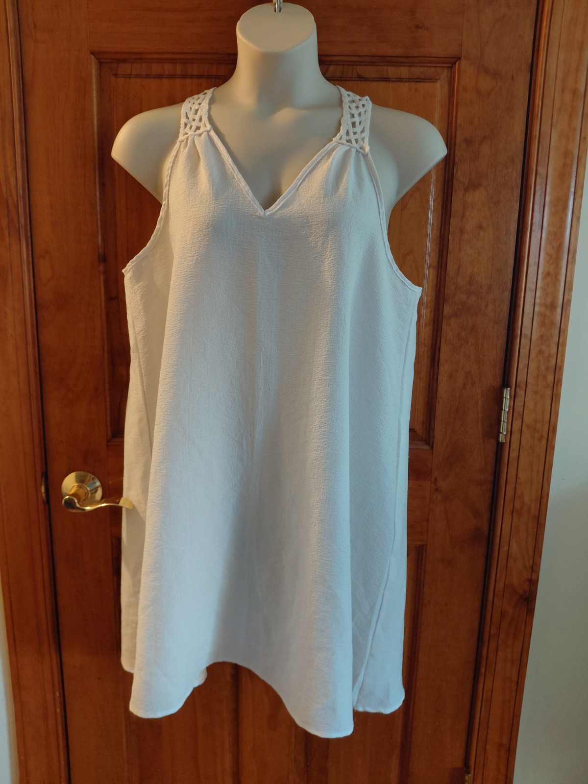 Other Women’s White Sleeveless V-Neck Crochet Back Beach Cover Up One Size