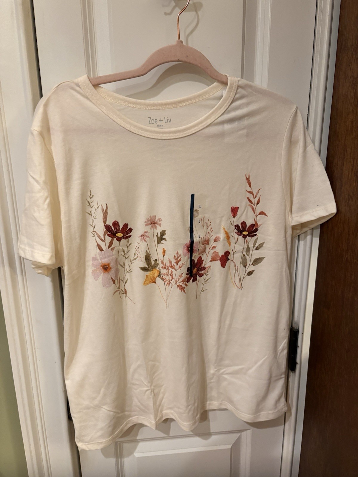NWT Zoe & Liv Flower Tee Shirt Cream Size L Chest 40” Shoulder To Bottom 26”