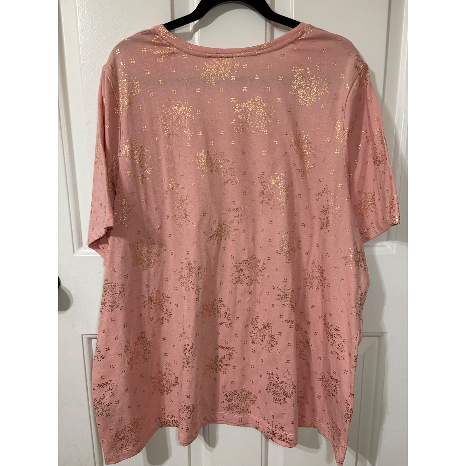 Catherines | V-Neck Short Sleeve Tee || 2X 22/24W || Pink Gold Foil Floral|