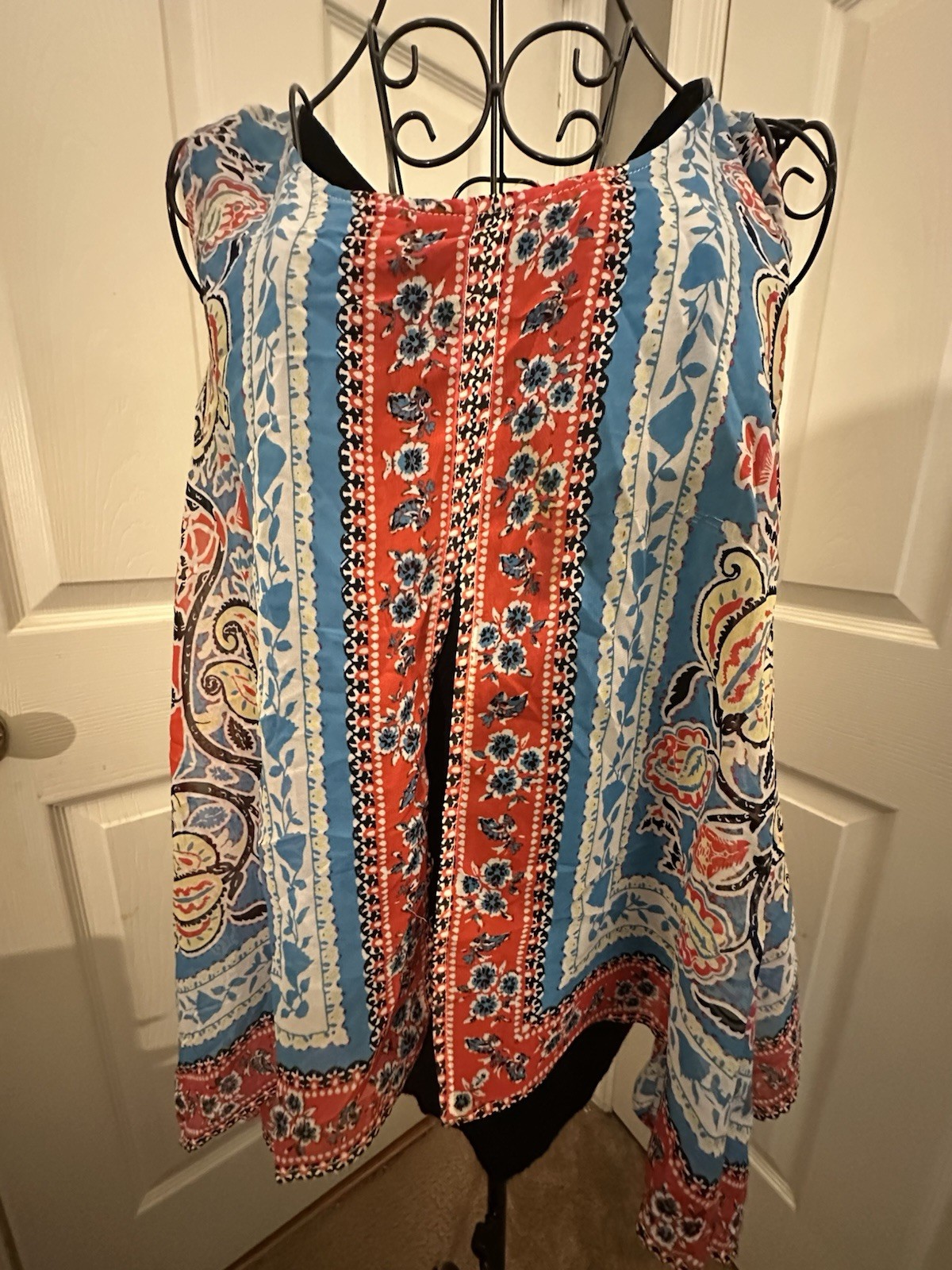 AB Studio Sleeveless Boho Floral Top in Blue & Red. Large