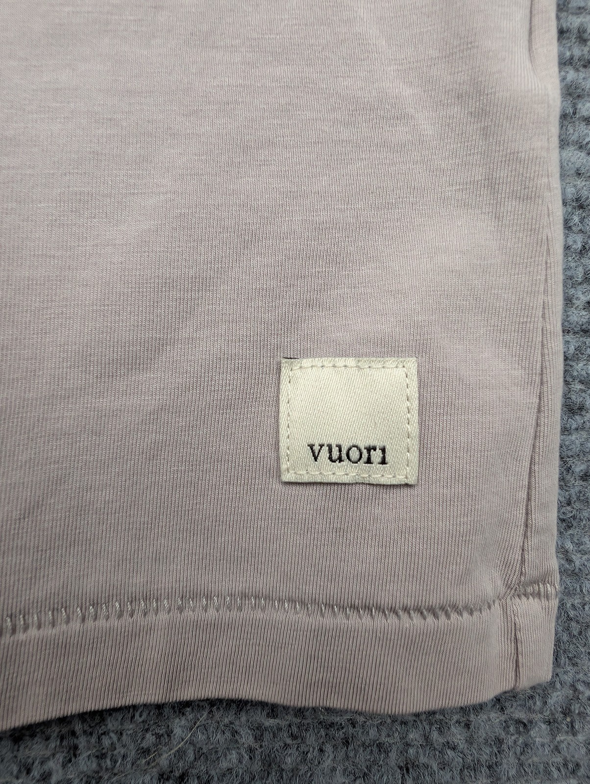 Vuori Cotton Shirt Womens Large Athleisure Minimal Logo Natural Purple Classic