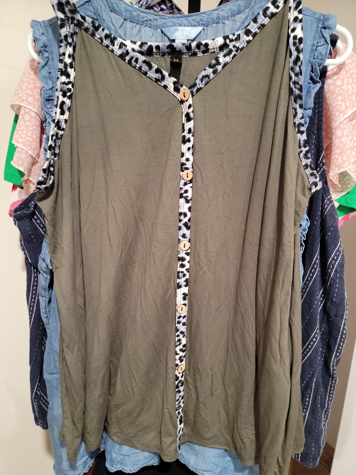 Lot of 10 womens tops and blouses 2x, Beautiful, Quality, Colorful, Summer