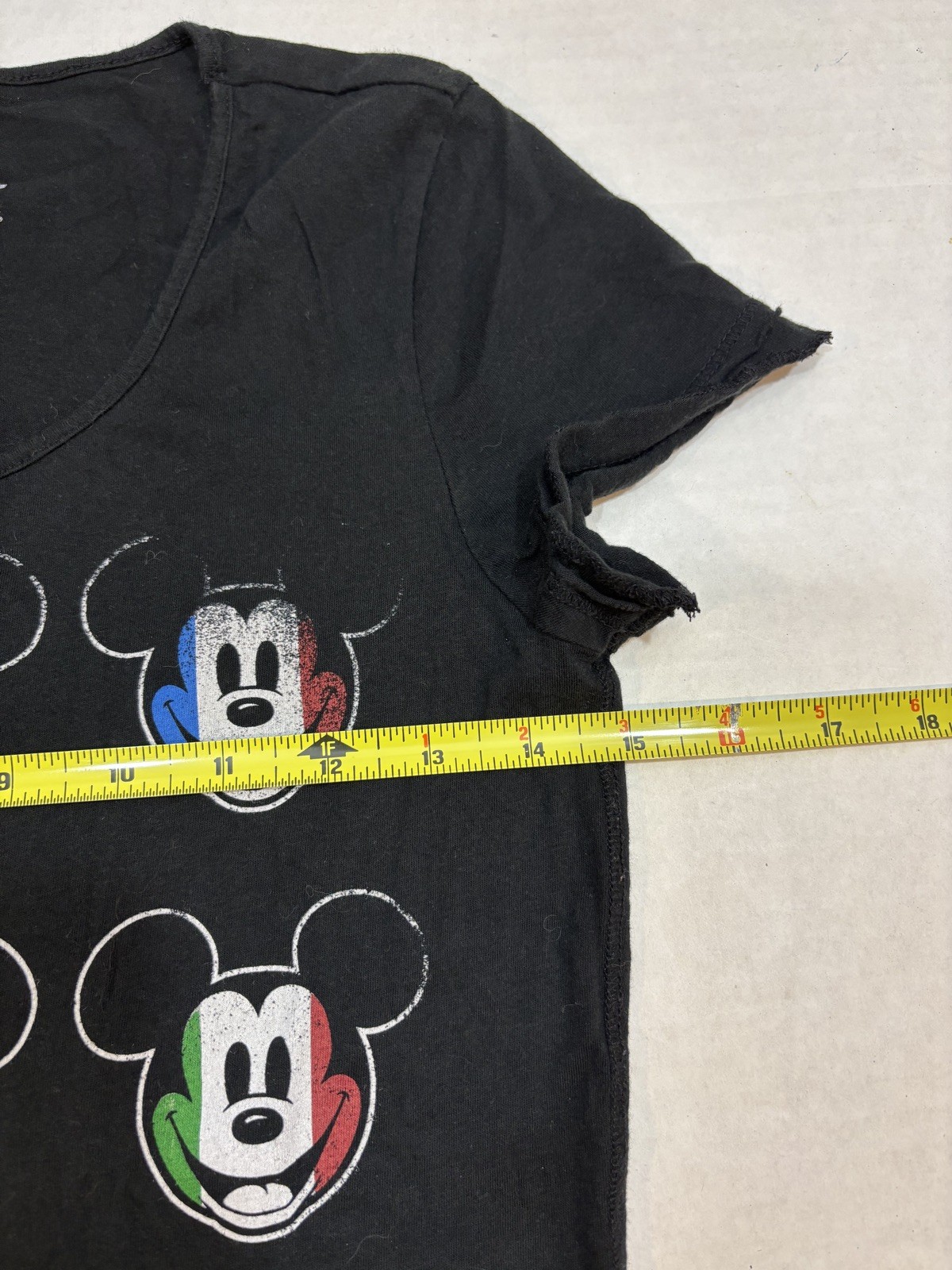 EPCOT x DISNEY Women’s Mickey Mouse Countries Flag T-Shirt Black Size Medium