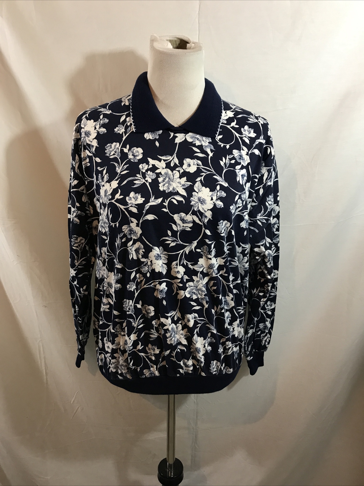Season Ticket navy long sleeve floral top with collar – womens 1X