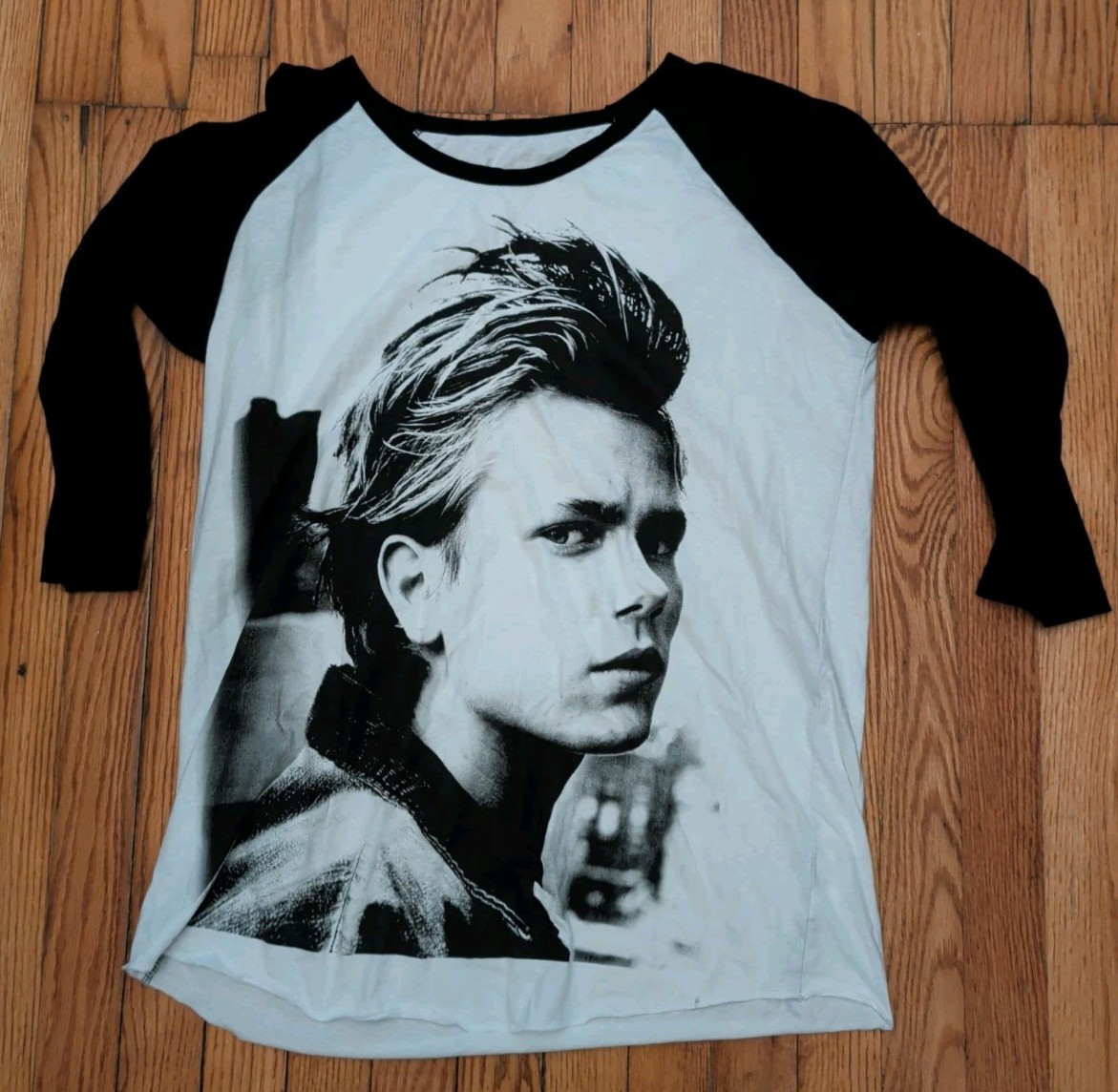 River Phoenix Portrait T-Shirt Baseball An Icon Remembered Size Women’s XL