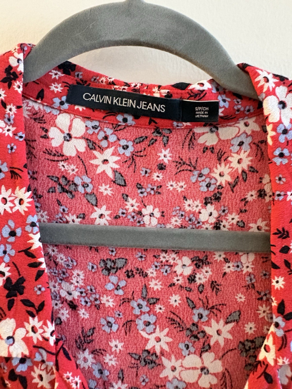 Calvin Klein Jeans Women’s Blouse S/P Red White Floral Collared Button Tie
