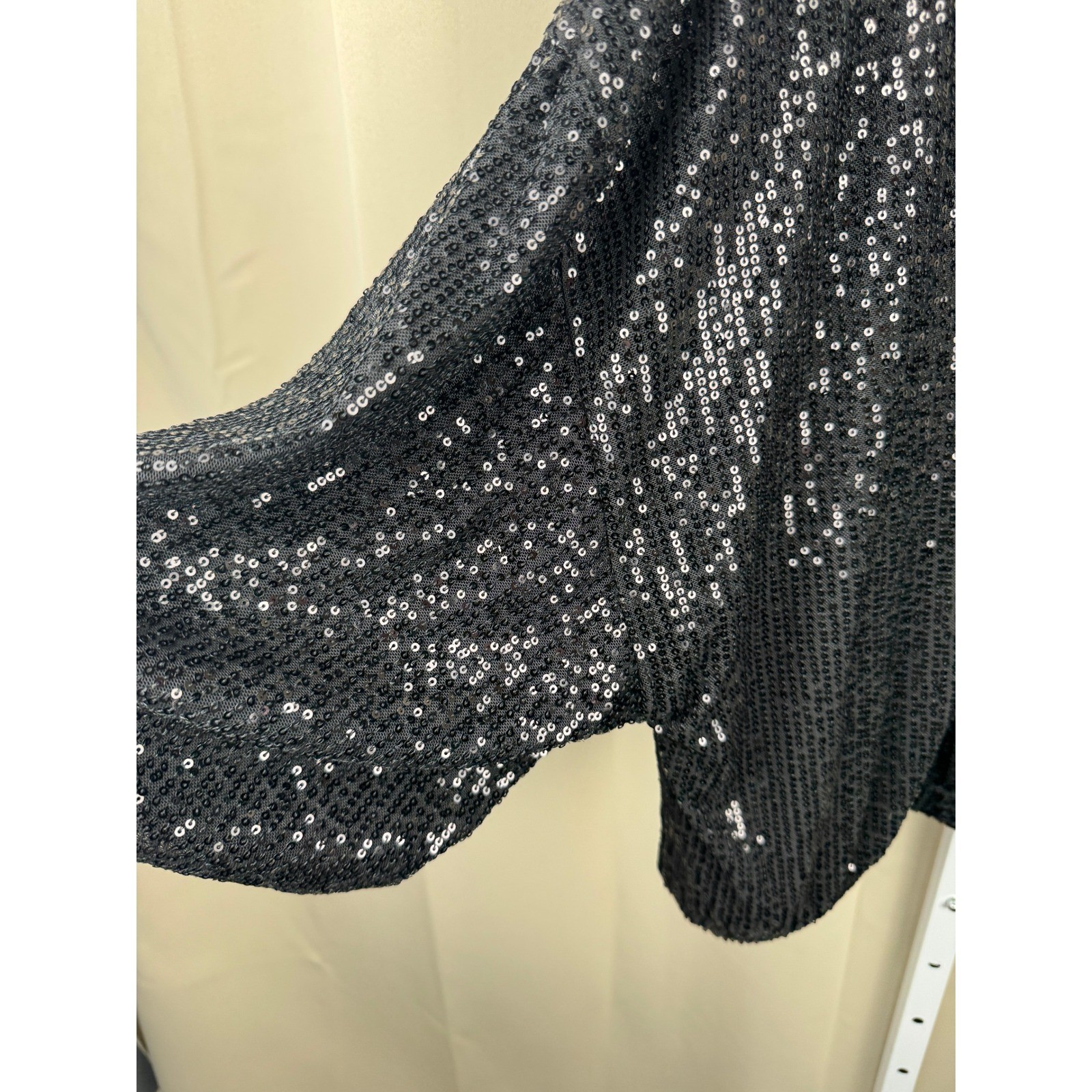 YFB Young Fabulous & Broke Black Bat Wing Sequin Top V Neck Long Sleeve Small