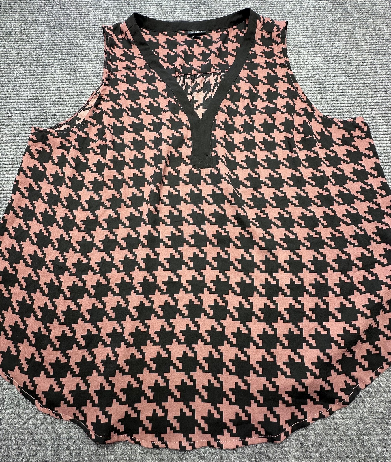 Torrid Sleeveless Blouse Womens 3 Pink Black Houndstooth V Neck Top Polyester