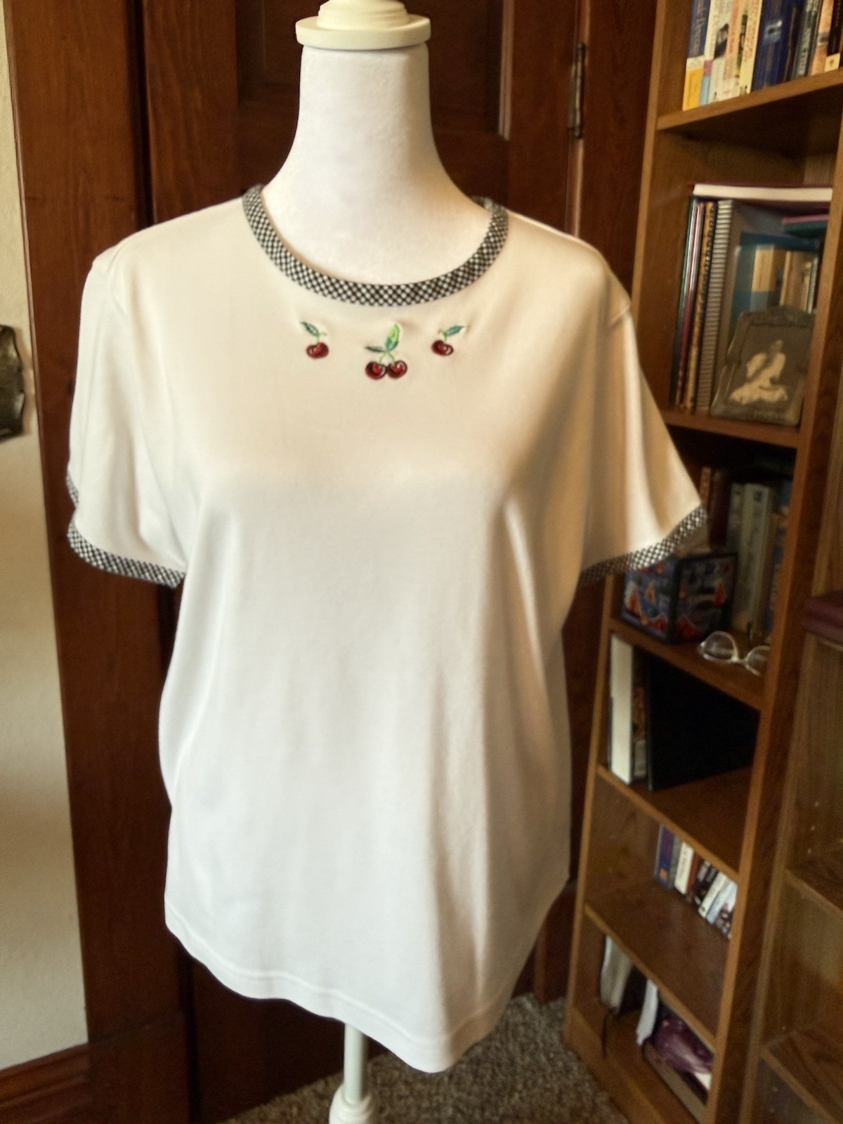 Blair Women’s White Knit Gingham Crew Neck Short Sleeve Embroidered Tee L