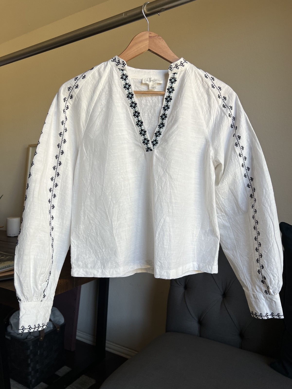 Treasure & Bond V-Neck Embroidered Top Size XS