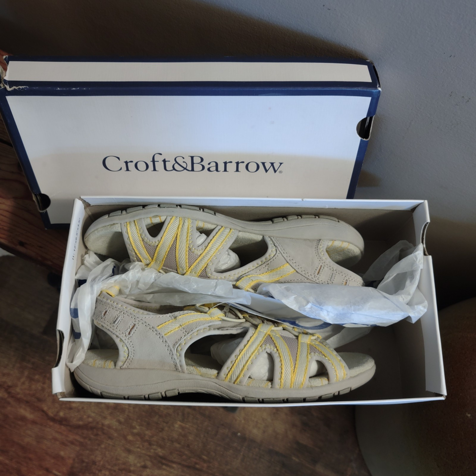 Croft & Barrow New with Tags Hiking/Sandals/Shoes Size 8 Gray/Yellow