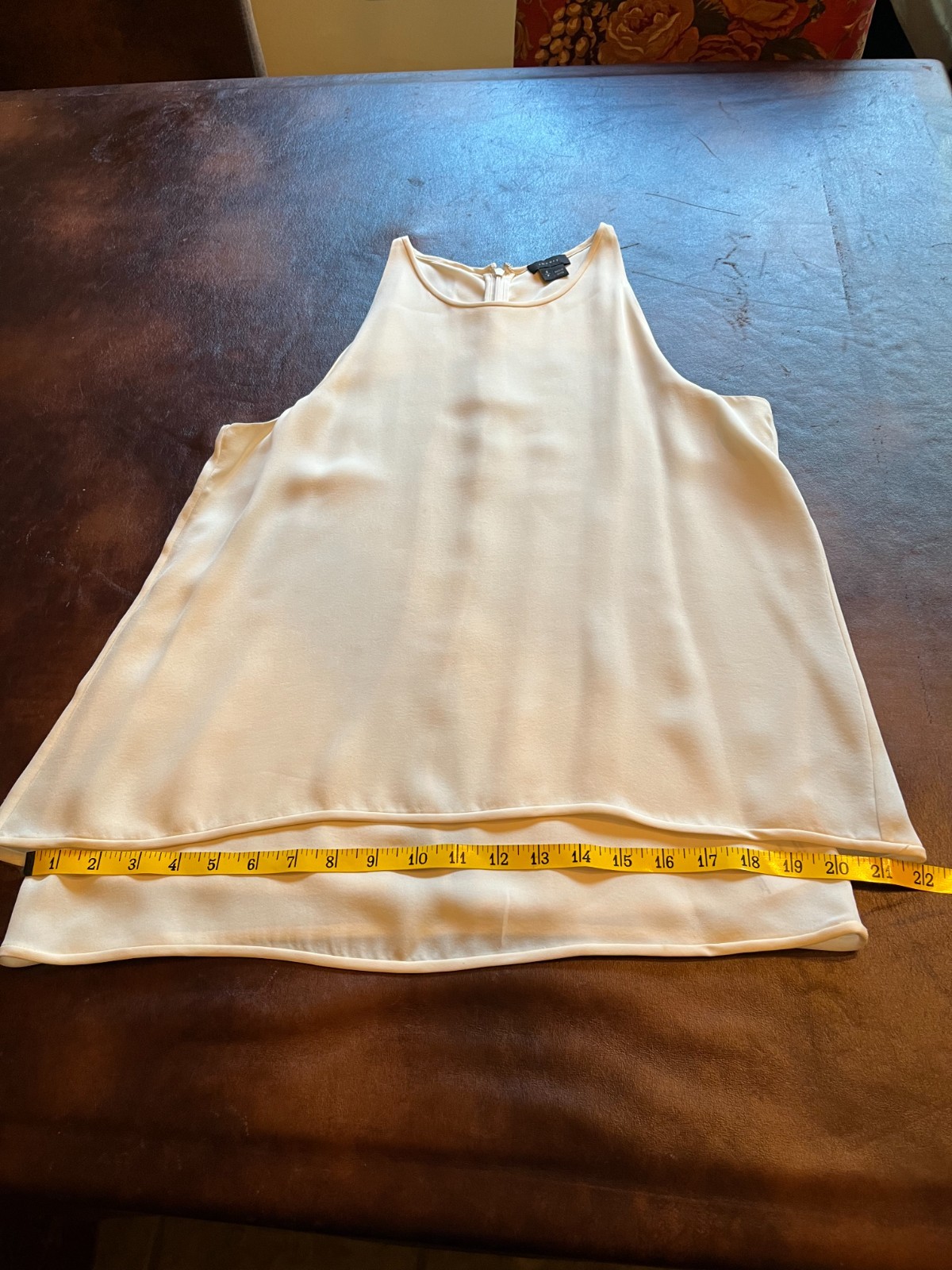 THEORY IVORY SLEEVELESS TOP WITH UNDER SHELL, IN SILK/SOLIE SIZE S/P