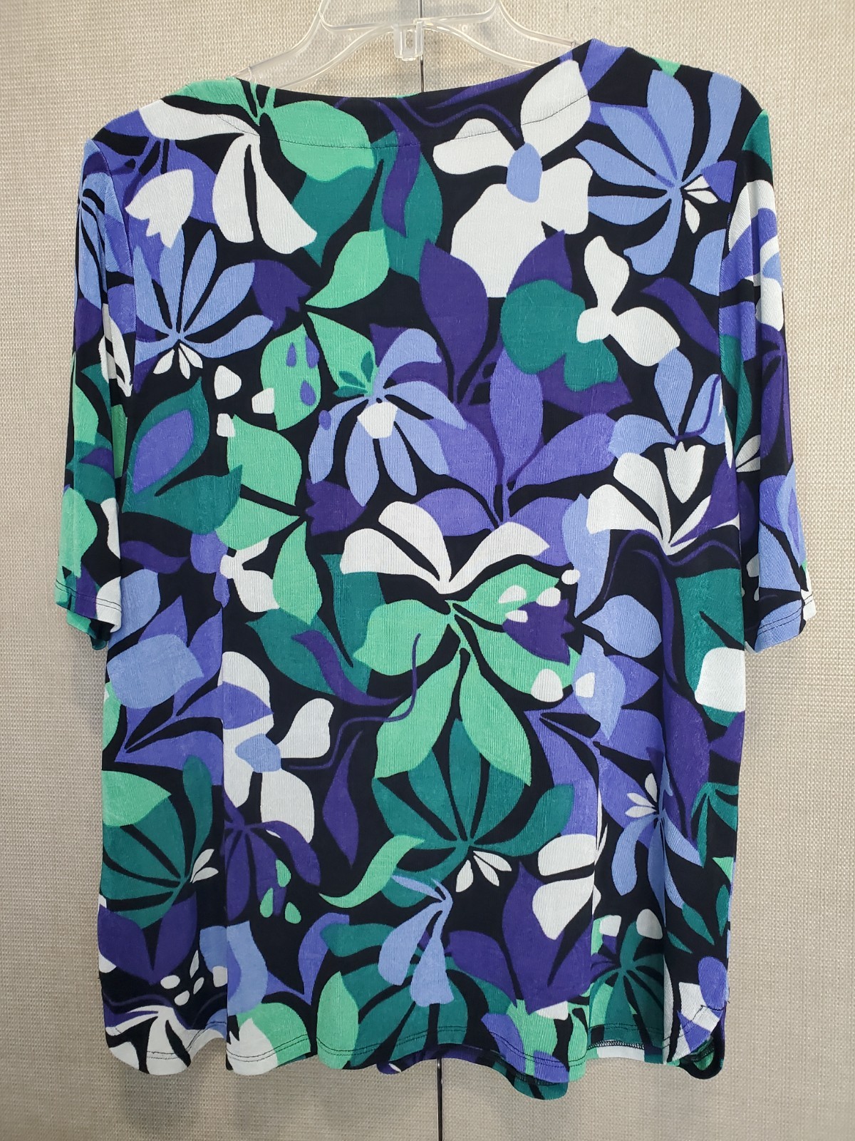 Chico’s Travelers Slinky Knit V-Neck Floral Print Short Sleeve Blouse Size 2 LGE