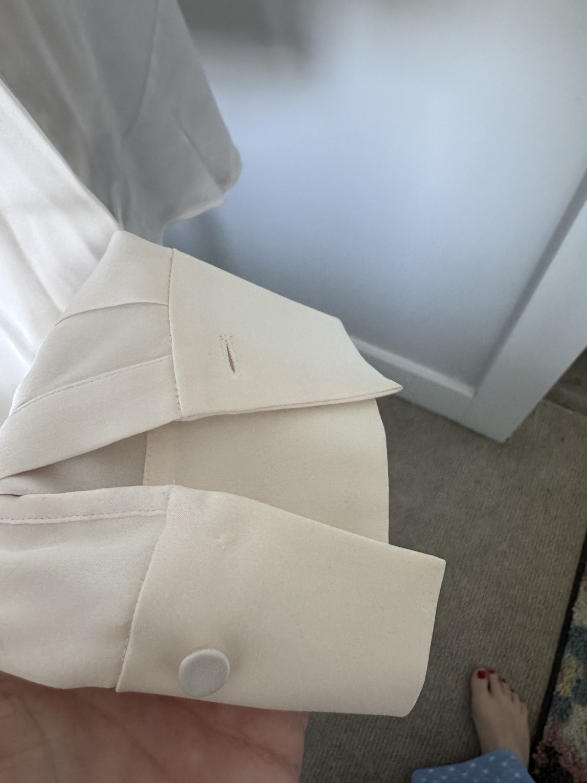 Vince Ivory Satin Silk Blend Long Sleeve Band Collar Button Blouse Size 10