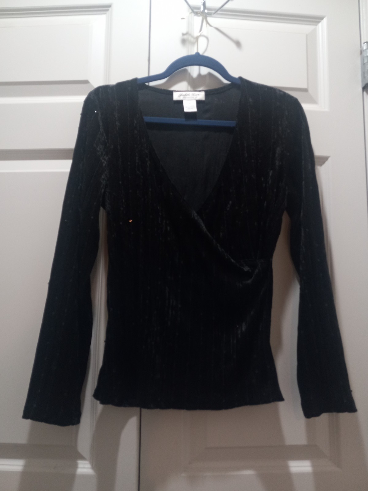 Women’s Medium Black Sequined Surplice Judith Hart Blouse