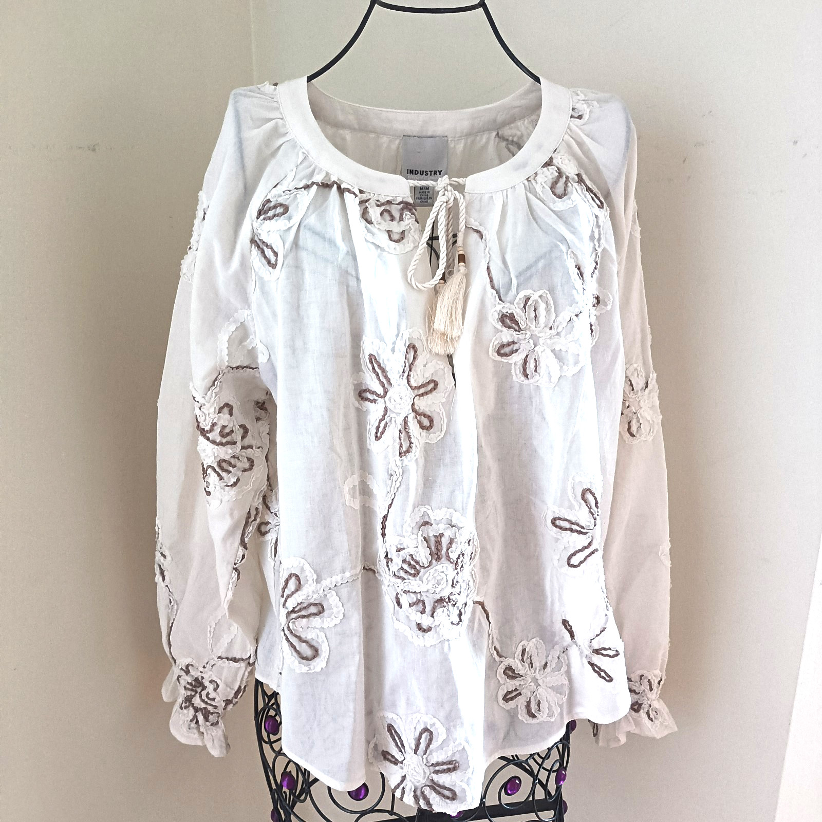 NWT Industry 100% Cotton Floral Embroidery Peasant Top Tassels M Cream