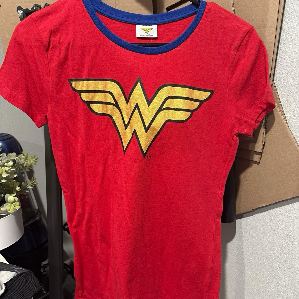 Vanilla Underground Wonder Woman Logo Graphic Crew Neck Tee Red/Blue/Gold M
