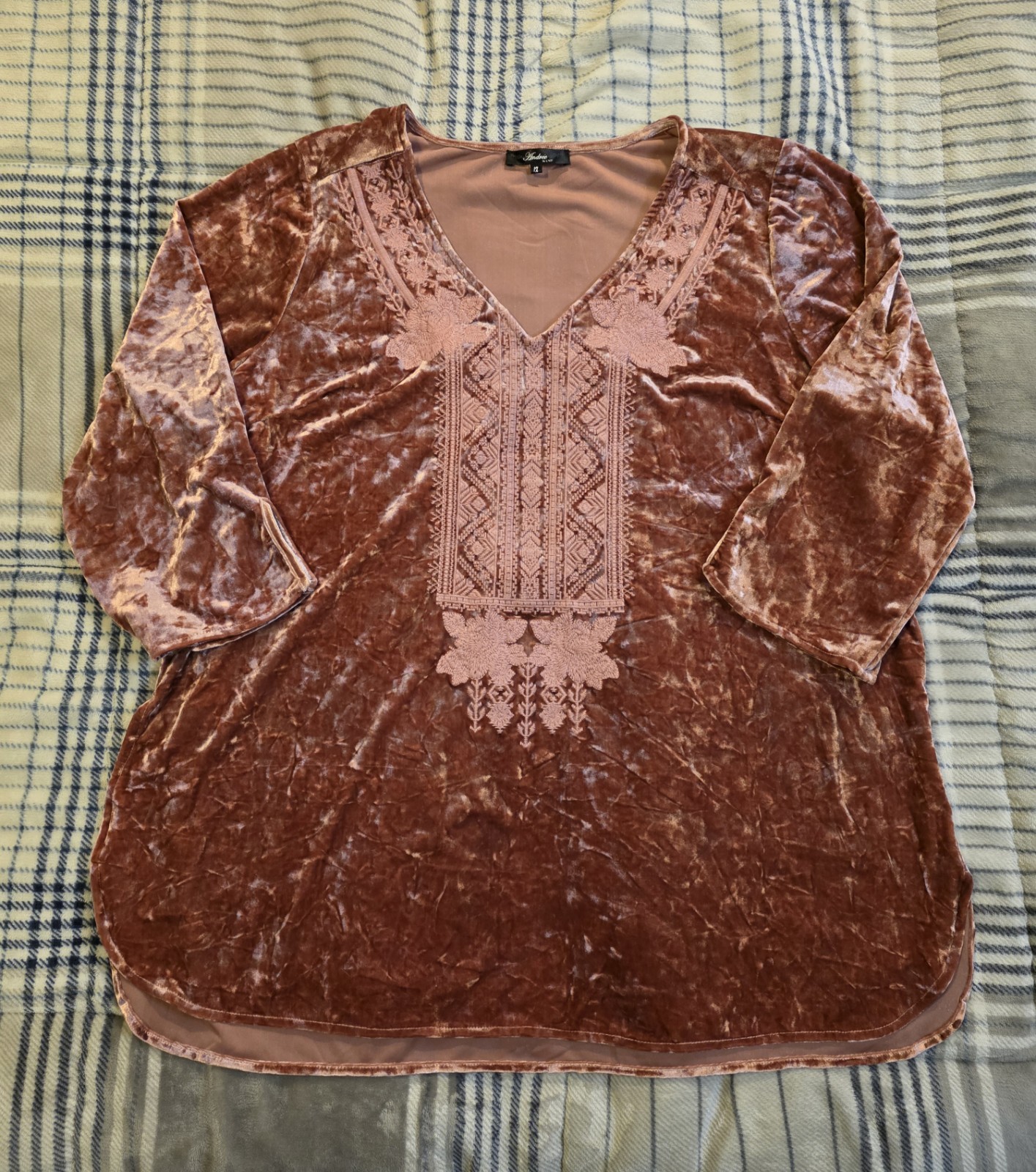 Andree By Unit Embroidered Crushed Velvet Tunic Blouse Womens Size 1X Rose Pink