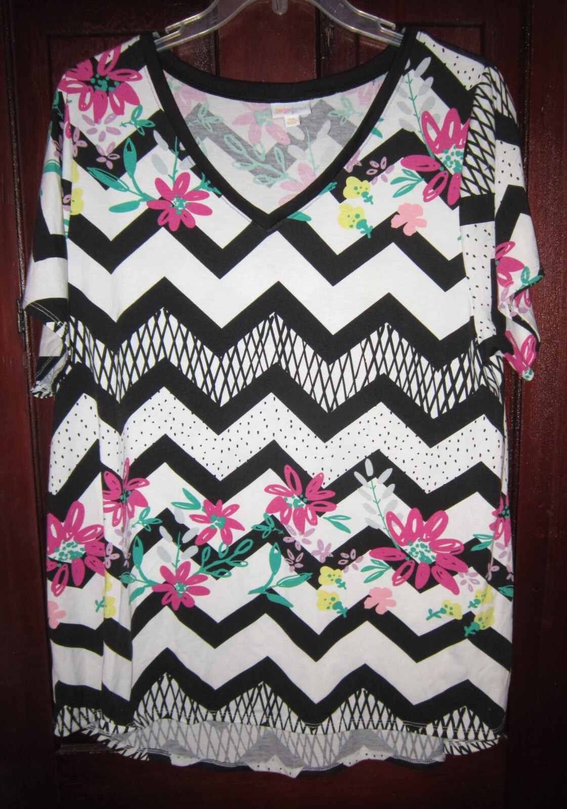 LuLaRoe 3XL 2XL 1XL Tunic Top Blouse Shirt Floral Zigzag Print Stretch Blk White