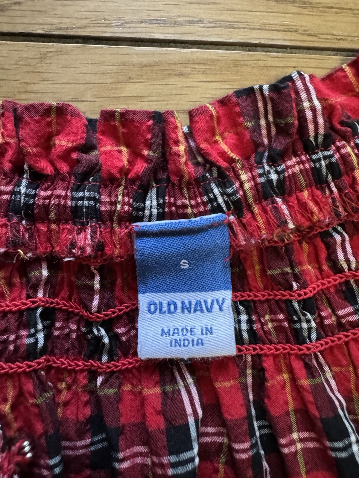 Old Navy Women Split-Neck Seersucker Top Red Tartan Size Small Plaid Lightweight