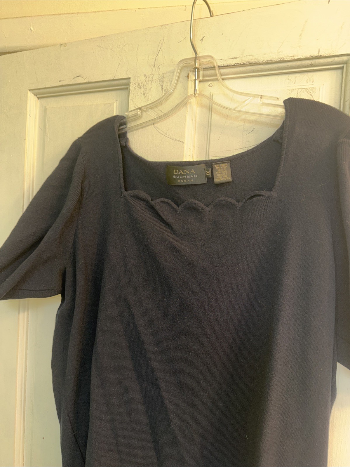 Dana Buchman Top Scalloped Slightly Cropped Short Sleeve Thick Material Size 1X
