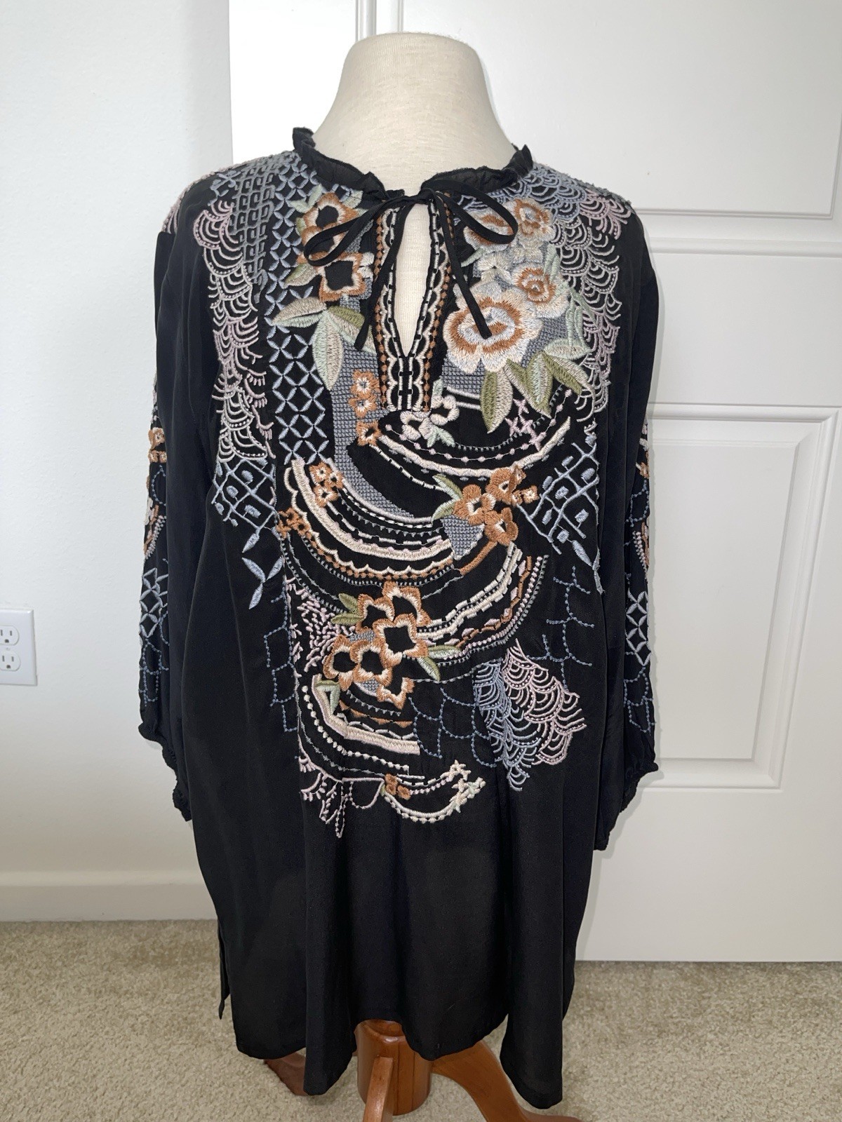 JOHNNY WAS BIYA Bassett Ruched Black 100% Silk Floral Embroidery Tunic Blouse 1X