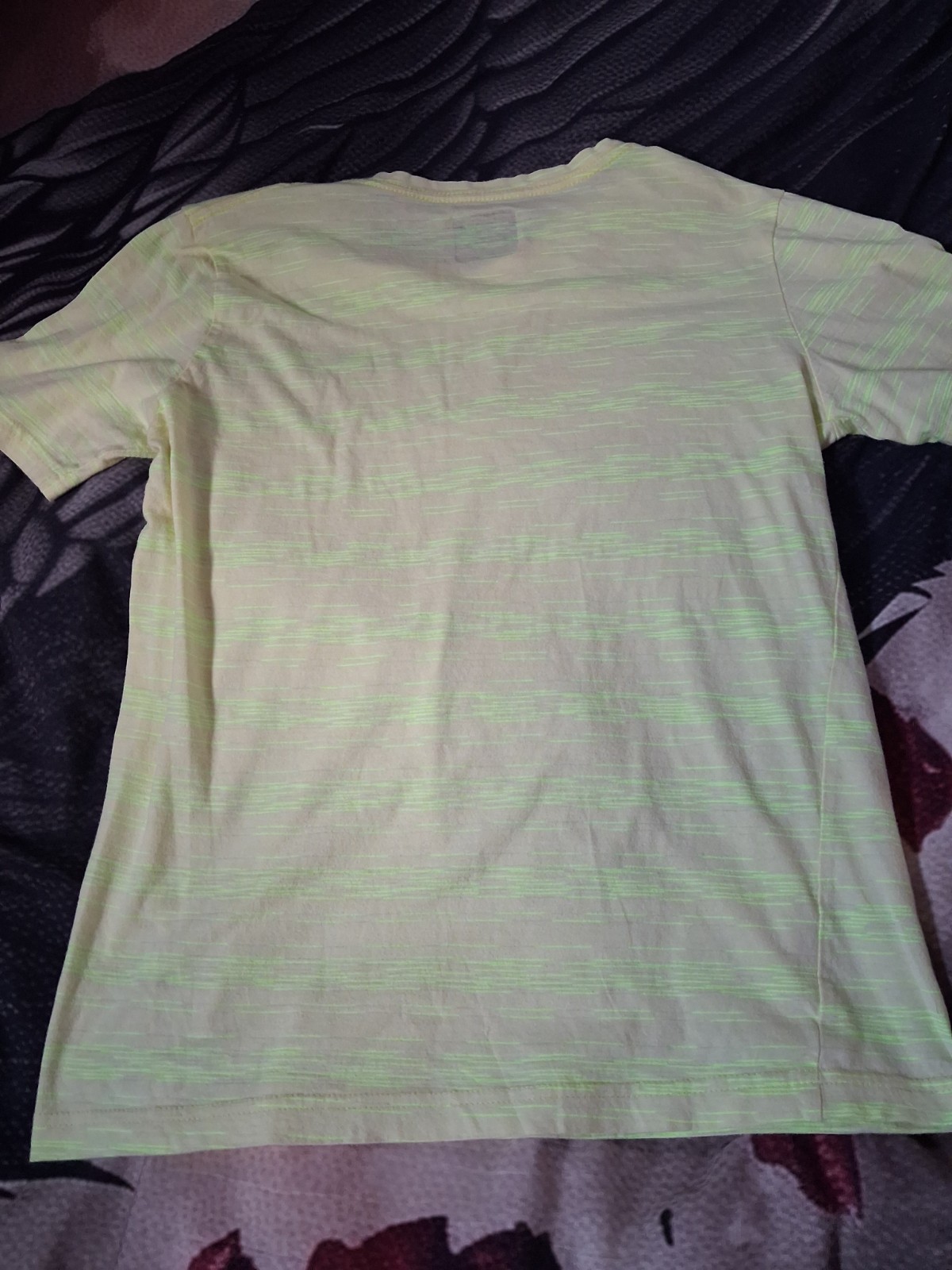Hurley Womens Neon Yellow, 0 Cotton, V-Neck, Casual Tshirt Size XL