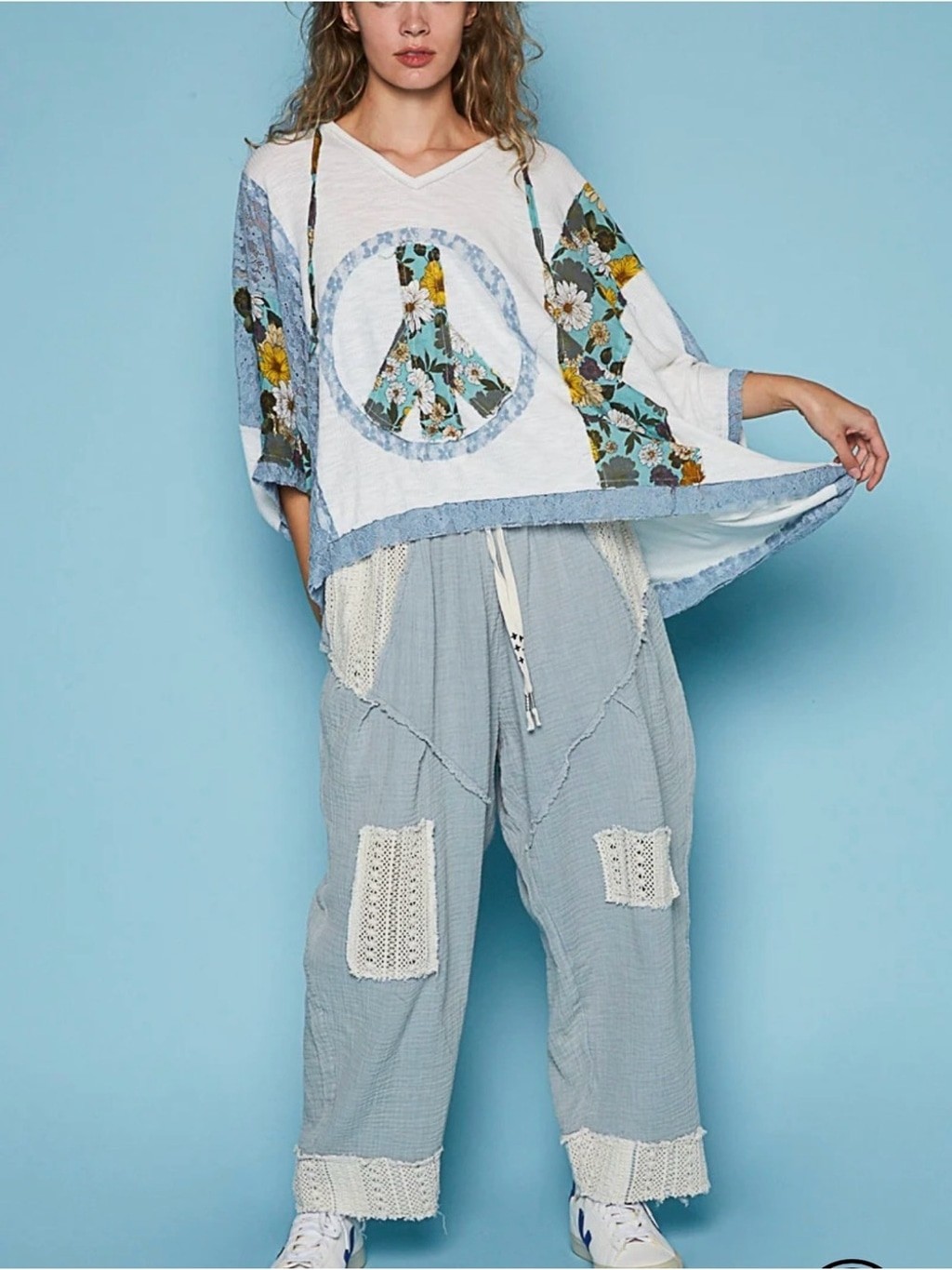 POL Fun & Peace Flowers Lace Appliqué Patchwork Hoodie Poncho Size Small