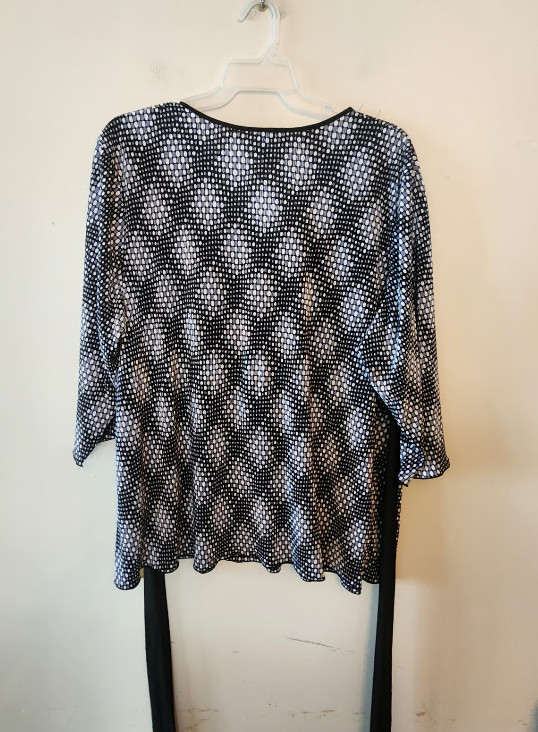 Studio 1940 v neck black and white blouse size womens 30/32w