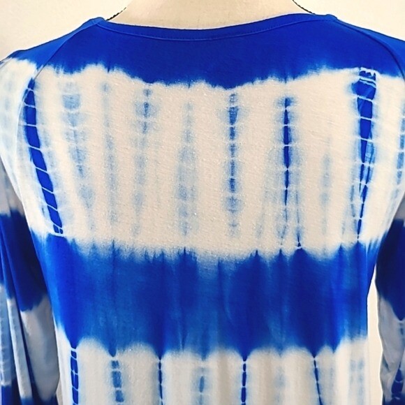 THOMAS & OLIVIA Royal Blue/White Tie Dye w/Silver Studs Cold-Shoulder Top, Small