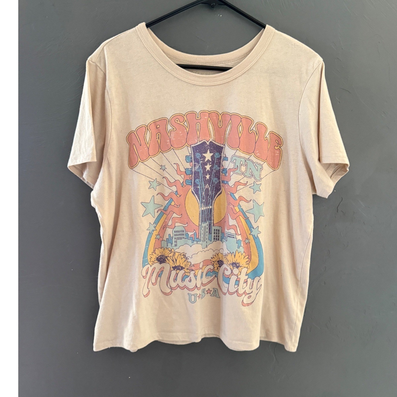 Zoe + Liv Nashville Music City USA Graphic Tee Tan XL Short Sleeve Crewneck